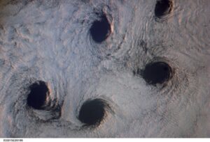 Von Karman Cloud Vortices, Aleutian Islands (NASA, International Space Station Science, 05/23/07)